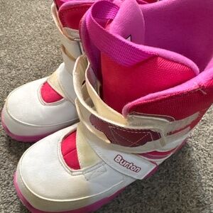 Burton pink youth 5 grom snowboard boots Velcro slip on kids